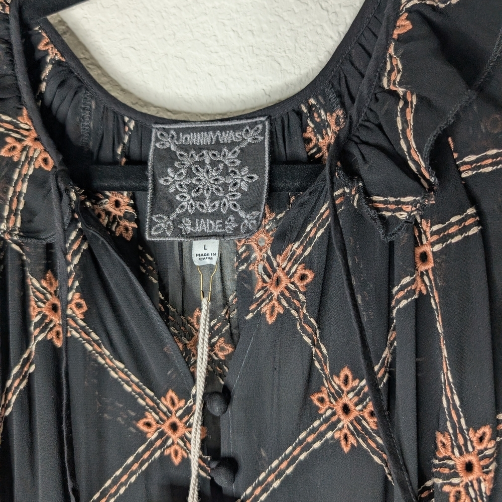 Elegant Black and Pink Patterned Dress - Picture 6 of 12